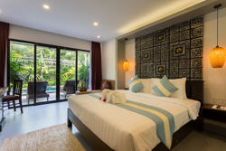 Deluxe King Pool Access